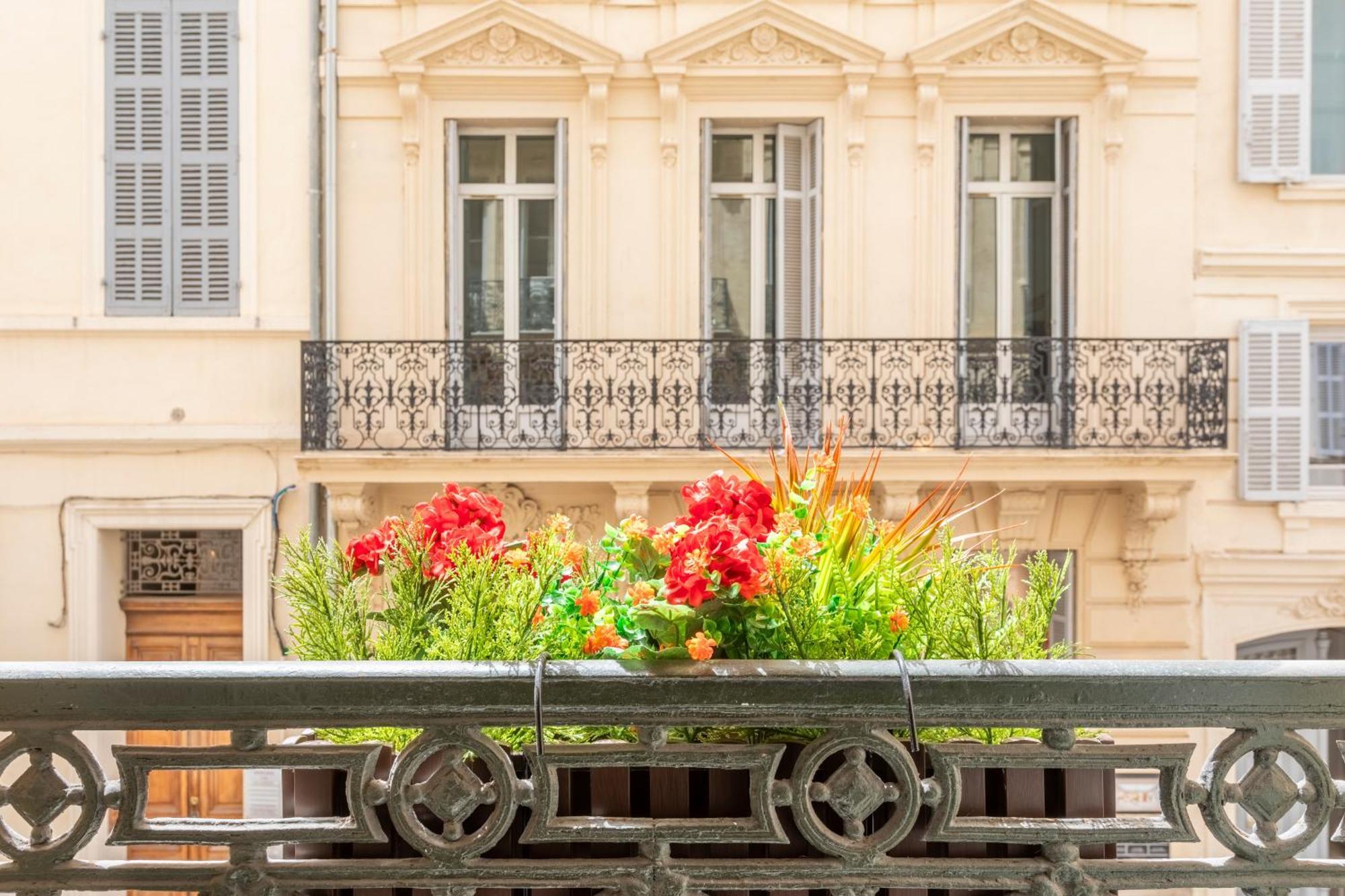 Апартаменты Adira Marseille Montgrand 2 Etoiles Экстерьер фото